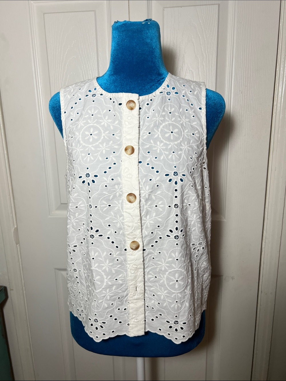 Sezane White Eyelet Button Tank Top - Picture 3 of 8